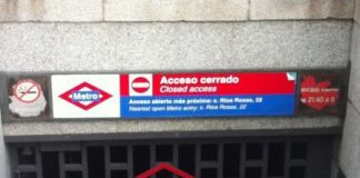 La boca de metro que ha motivado la protesta.