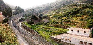 Frontera de Ceuta desde el lado español.