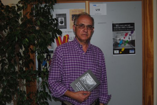 El autor, en la sede de Vallecas Todo Cultura. /FOTO: R.B.T.
