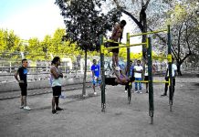 Un proyecto de deporte en la calle por y para el barrio "Steet Workout" en las calles de Entrevías. /FOTO: Vanessa Agustín