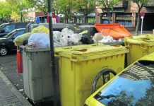 #Vkestasucio contra la suciedad de las calles – Vallecas Va La basura se acumula en el barrio. /FOTO: Coord. AA.VV.