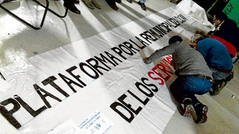 Participantes de la plataforma presentaron el acuerdo en la asamblea.