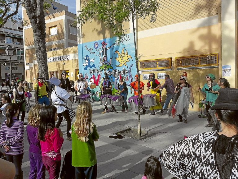 Acto conjunto con otros colectivos, en el marco de Vallecas Calle del Libro, para celebrar el Día del Libro el 23 de abril.