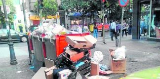 Basura en las calles de Puente de Vallecas.