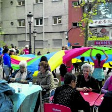 14actividad_bulevar_17-9-2015-paracaidas-y-mayores