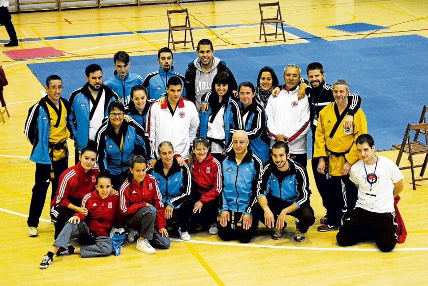 Alineación del club TKD Azofra en el torneo pamplonica.