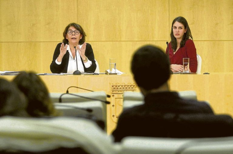 Inés Sabanés expuso la visión municipal sobre este tema.