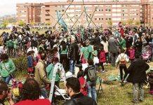 PAU: la falta de plazas obliga a las familias a llevar a sus hijos a la concertada Los vecinos del PAU llevan años movilizándose contra la falta de recursos educativos en el barrio.