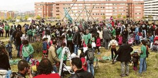Los vecinos del PAU llevan años movilizándose contra la falta de recursos educativos en el barrio.