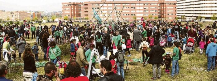 pau-falta-colegios Los vecinos del PAU llevan años movilizándose contra la falta de recursos educativos en el barrio.