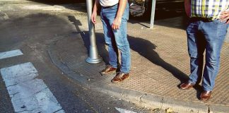 Las aceras no cuentan con bordillos rebajados.