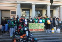 Protesta de los afectados por la falta de suministro en la Junta de Vallecas.