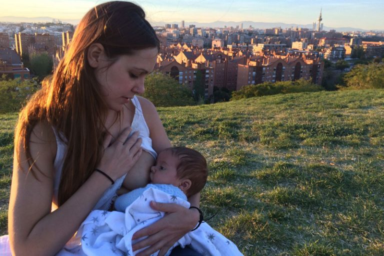 Una paciente gana el concurso de fotografía de lactancia materna del Infanta Leonor