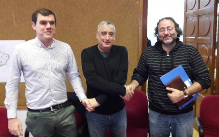 Jorge Nacarino (A.V. Puente de Vallecas), Francisco Pérez (concejal presidente) y Enrique Villalobos (FRAVM).