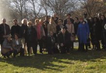 La "familia" de la Asociación En La Brecha "Arropando Esperanzas", al completo.
