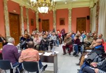 Sesión informativa sobre los Foros Locales en Puente de Vallecas.