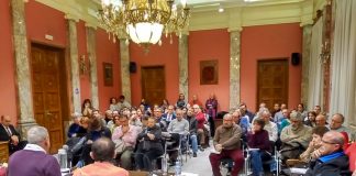 Sesión informativa sobre los Foros Locales en Puente de Vallecas.