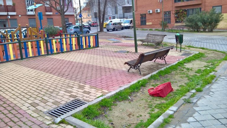 Denuncian la situación de la calle Tejar de la Pastora