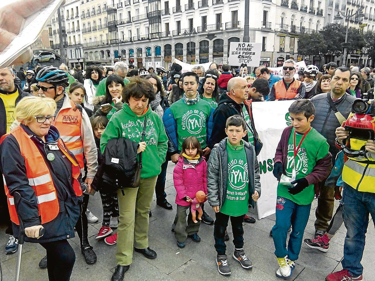 La comunidad educativa vallecana estuvo presente en la marcha ciclista a Sol del 26 de marzo.
