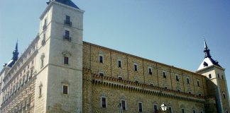 Los "héroes" del Alcazar tienen una calle en Puente de Vallecas.