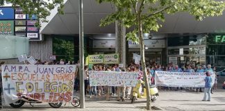 Protesta de afectados frente a la Asamblea de Madrid en junio.