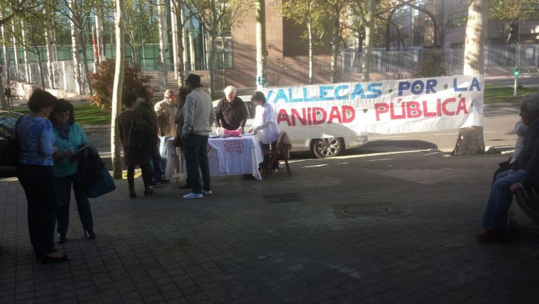 Recogida de encuestas para el sondeo.