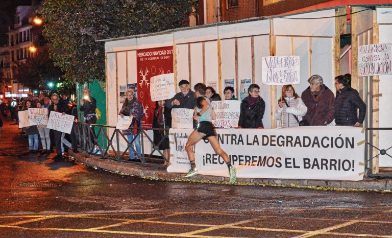 Los vecinos salieron a la calle en la San Silvestre para defender Vallecas