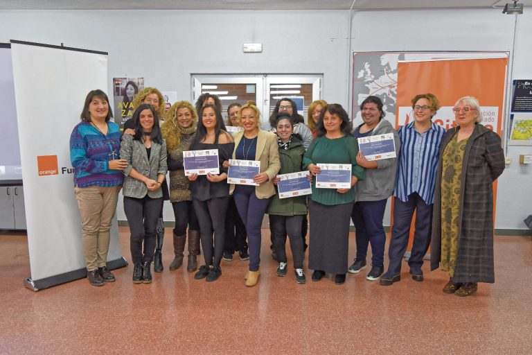 El grupo que ha participado en el curso, en el acto de clausura del mismo.