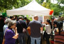 La A.V. de Palomeras Bajas celebró sus ‘50 años haciendo barrio’ Reparto de la sangría por la Plataforma por la Escuela Pública de Vallekas
