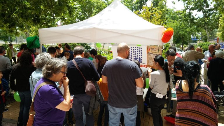 Reparto de la sangría por la Plataforma por la Escuela Pública de Vallekas