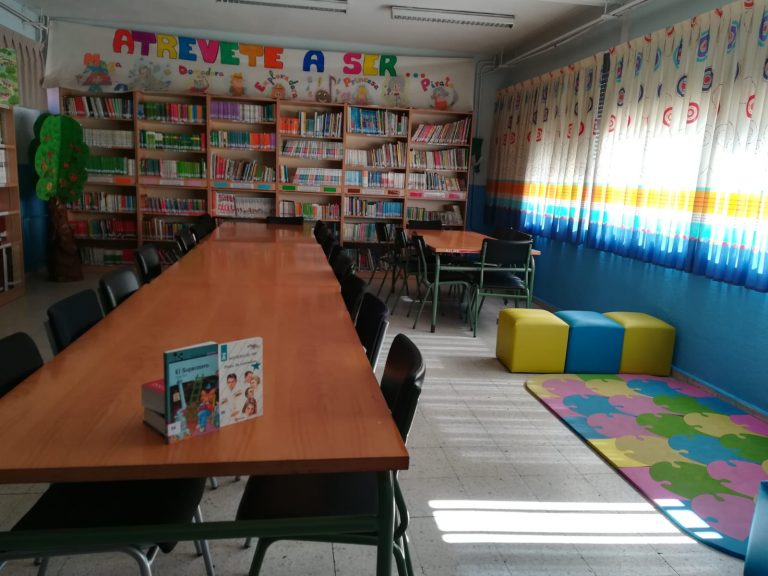 Vallecas lee en sus bibliotecas:  Un baúl escolar colmado de libros para el mañana