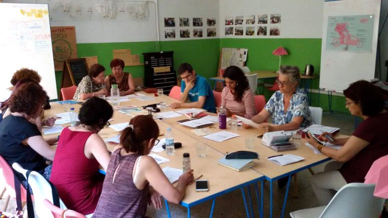 Una cooperativa de cuidados para y por las familias de Vallecas