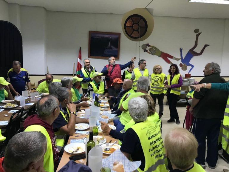 Vallecas se vuelca con la marcha de los pensionistas