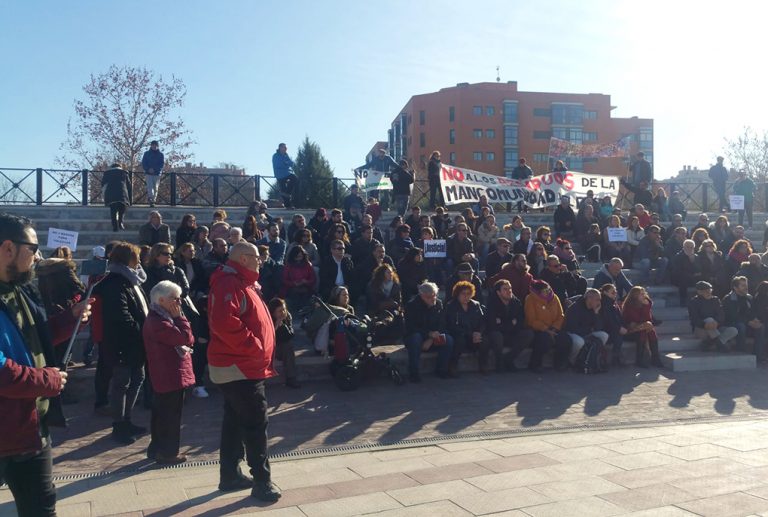 Vallecas no da por perdida ‘la guerra de los basuras’