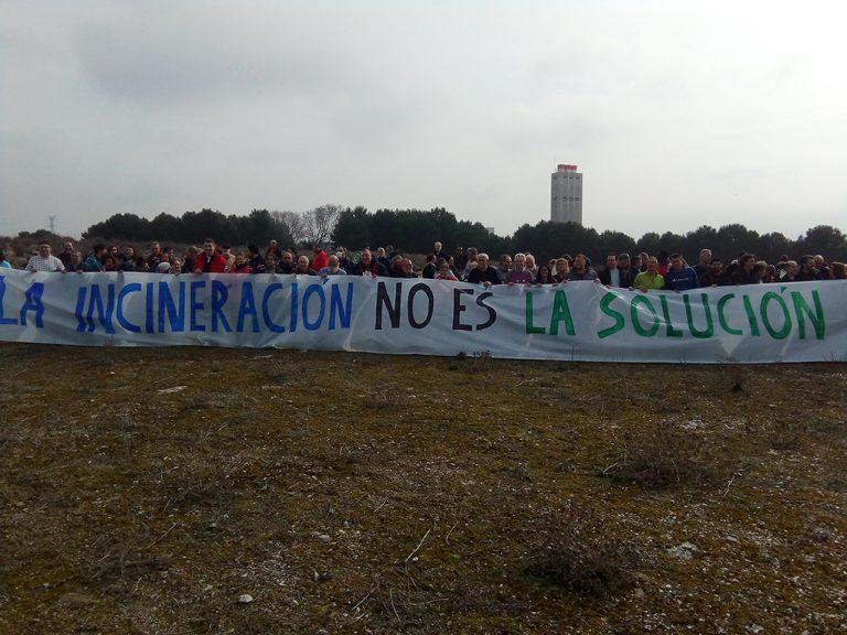 Un febrero negro para la lucha contra el vertido de basura del Henares en Valdemingómez