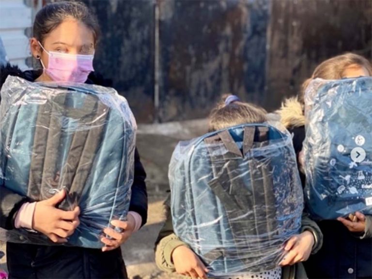 Material escolar y leña para la Cañada Real