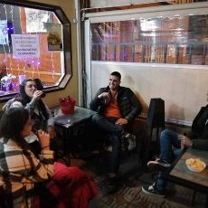 Clientes en el bar La escondida_w