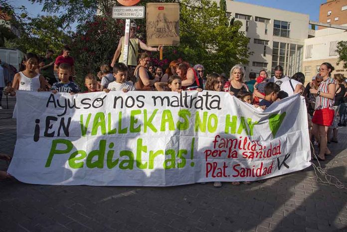 La pancarta principal de la protesta. Foto: J. Inastrillas