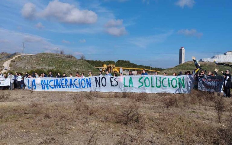Más de 300 vecinos exigieron el cierre de la incineradora en 2025